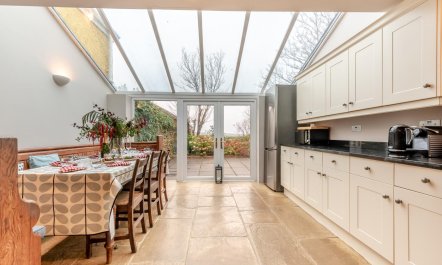 4 Bed in St. Brides 2