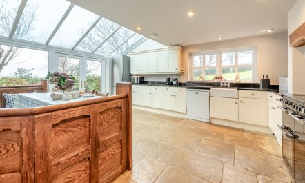 4 Bed in St. Brides 3