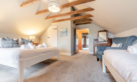 4 Bed in St. Brides 8