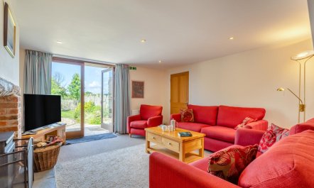 3 Bed in Burton Bradstock 2