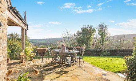 5 Bed in Wheathill 2