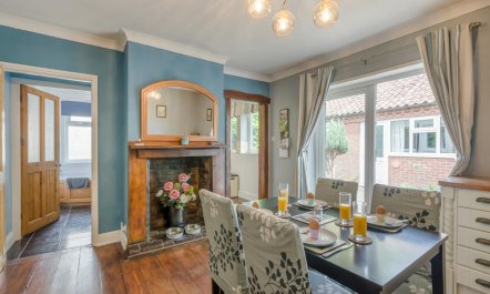2 Bed in Briston 1