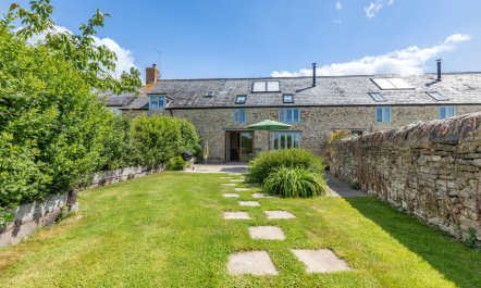 3 Bed in Burton Bradstock 1