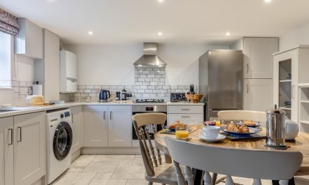 1 Bed in Peak Forest 4