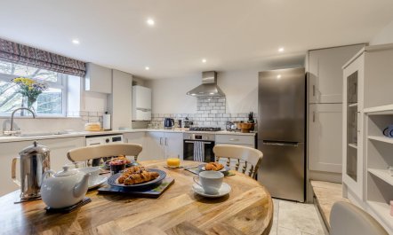 1 Bed in Peak Forest 9