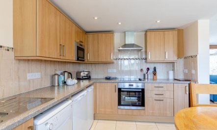 3 Bed in Burton Bradstock 6