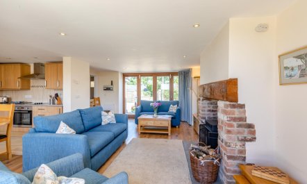 3 Bed in Burton Bradstock 3