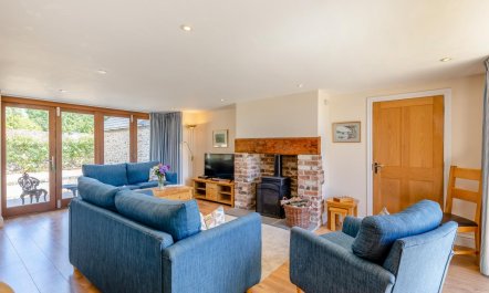 3 Bed in Burton Bradstock 2