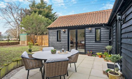 2 Bed in Baythorne End