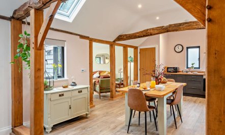 2 Bed in Baythorne End 4