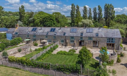 3 Bed in Burton Bradstock 1