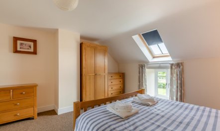 3 Bed in Burton Bradstock 9