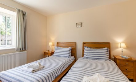 3 Bed in Burton Bradstock 7