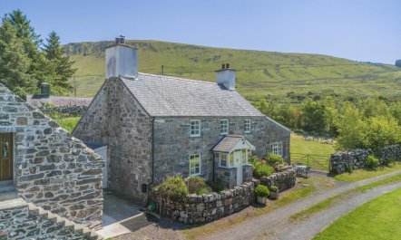 4 Bed in Arthog