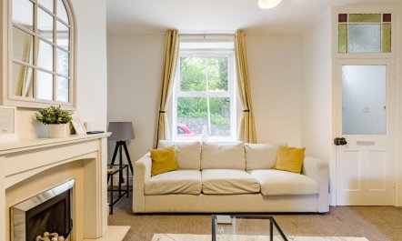 3 Bed in Whaley Bridge 1