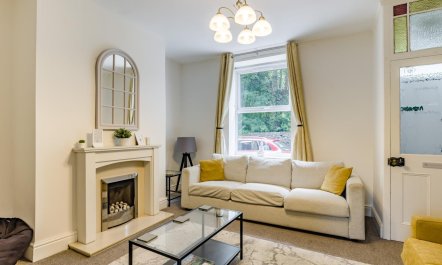 3 Bed in Whaley Bridge