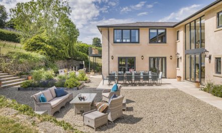 6 Bed in Woodchester 2