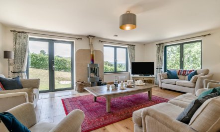 6 Bed in Woodchester 3