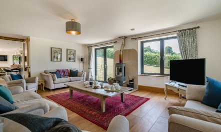6 Bed in Woodchester 4