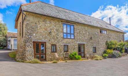 3 Bed in Hawley Bottom 1