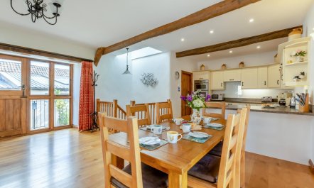 3 Bed in Hawley Bottom 5