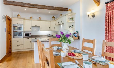 3 Bed in Hawley Bottom 6