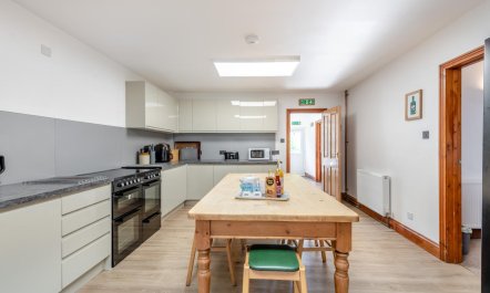 6 Bed in East Allington 8