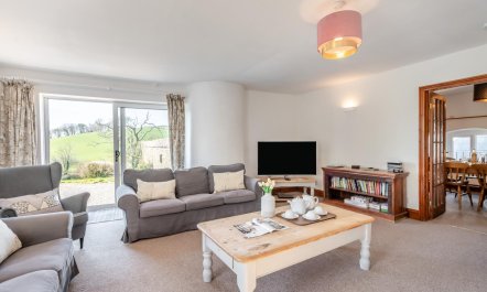 6 Bed in East Allington 3