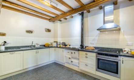 2 Bed in Llanbedrog 9