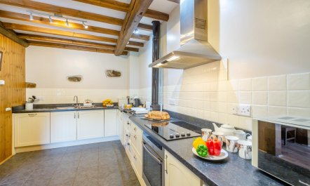 2 Bed in Llanbedrog 4