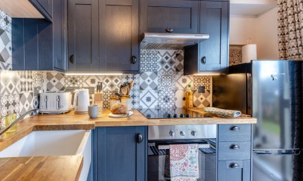 2 Bed in Llandetty 6