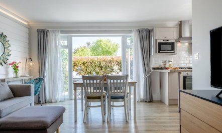 2 Bed in Totland Bay 1