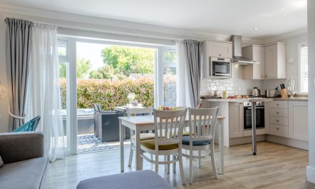 2 Bed in Totland Bay 2