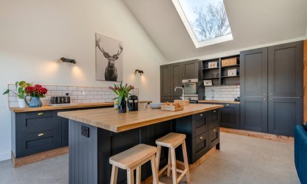 5 Bed in Silkstone 8