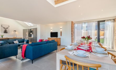 5 Bed in Silkstone 2