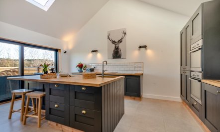 5 Bed in Silkstone 7