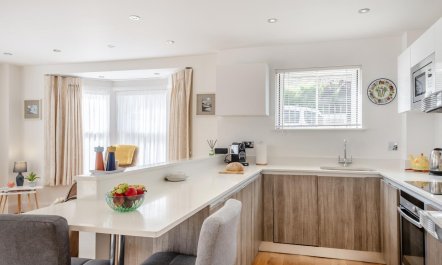 1 Bed in Freshwater 5