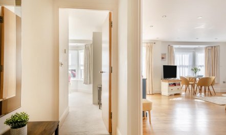 1 Bed in Freshwater 9