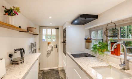 2 Bed in Higher Clovelly 2