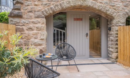 1 Bed in Nant-y-derry 2