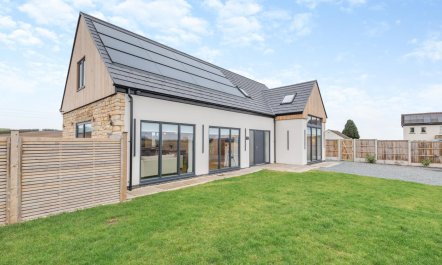 4 Bed in Pleasley Vale 2