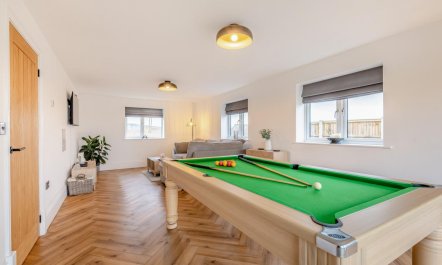 4 Bed in Pleasley Vale 1