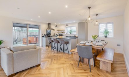 4 Bed in Pleasley Vale 4