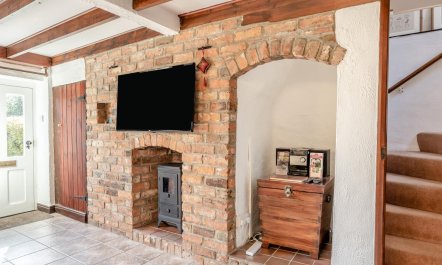 2 Bed in Old Bolingbroke 3