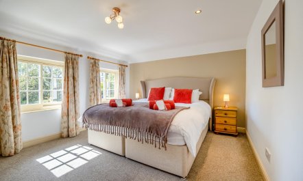 2 Bed in Old Bolingbroke 9