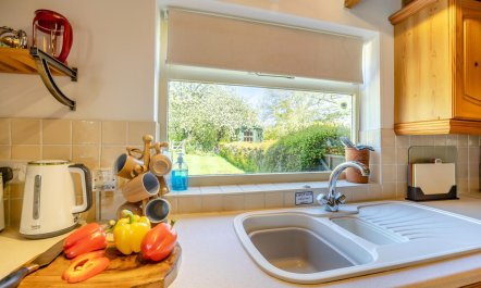 2 Bed in Old Bolingbroke 6