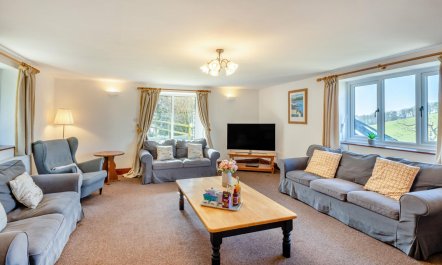 5 Bed in East Allington 3