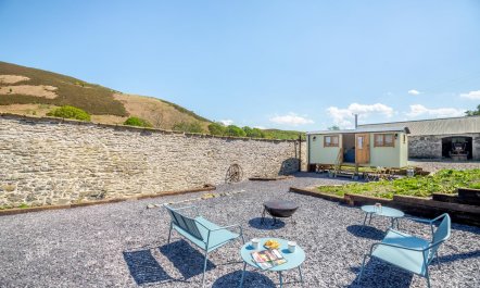 1 Bed in Llannefydd 0