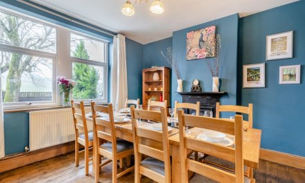 4 Bed in Alsop-en-le-Dale 1