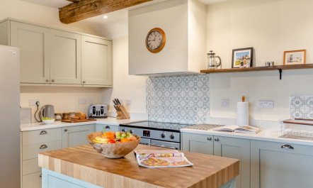 4 Bed in East Morton 1